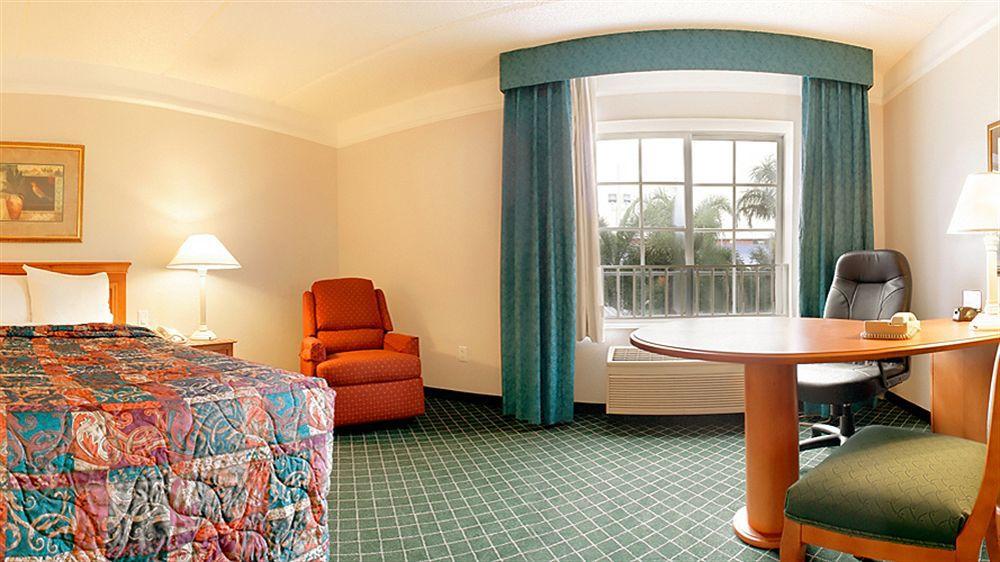 Hotel La Quinta By Wyndham Miami Airport West 3*